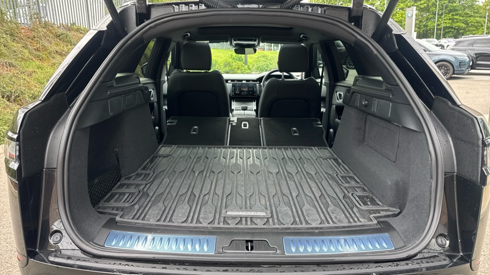 Land Rover Range Rover Velar 2.0 P400e Dynamic SE 5dr Auto Estate - Image 10