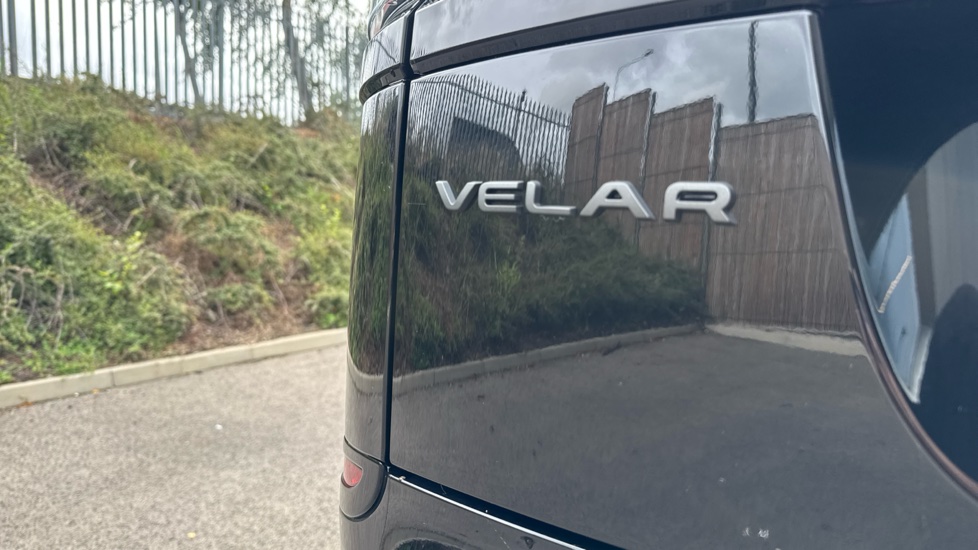 Land Rover Range Rover Velar 2.0 P400e Dynamic SE 5dr Auto Estate - Image 26