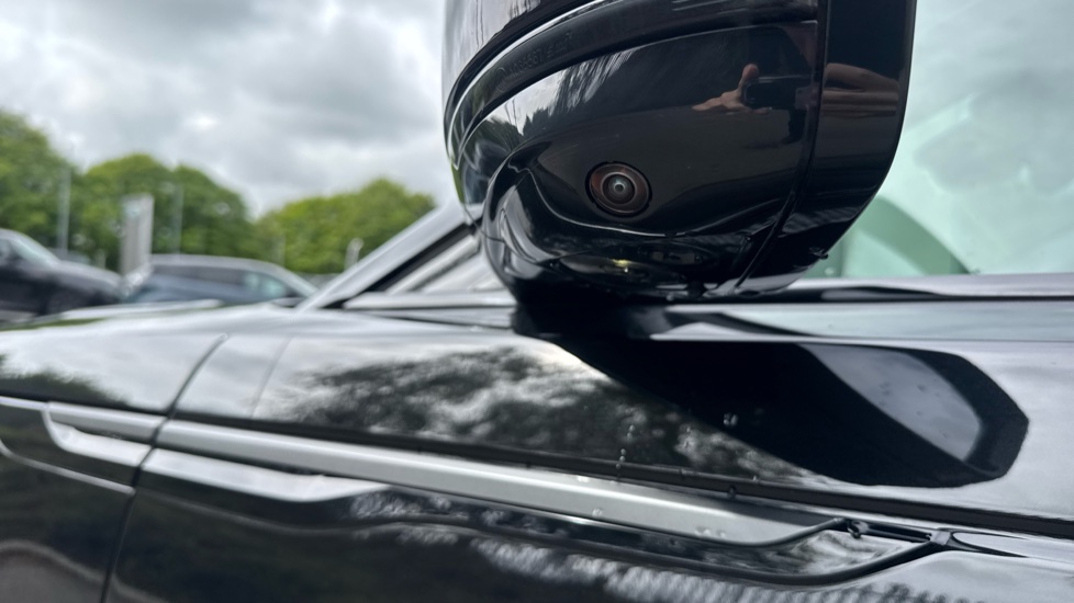 Land Rover Range Rover Velar 2.0 P400e Dynamic SE 5dr Auto Estate - Image 33