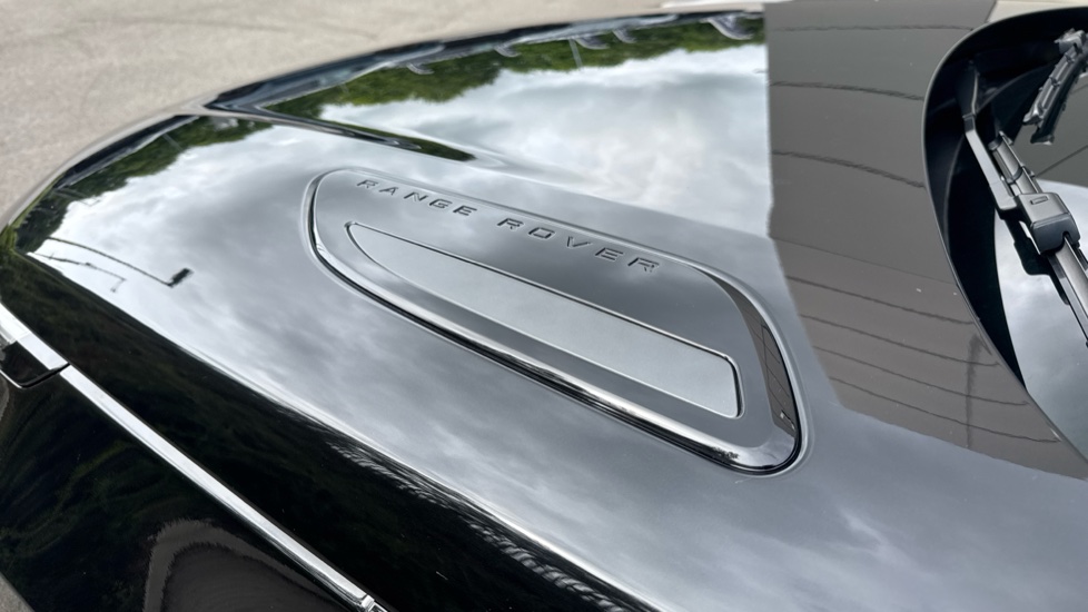 Land Rover Range Rover Velar 2.0 P400e Dynamic SE 5dr Auto Estate - Image 35