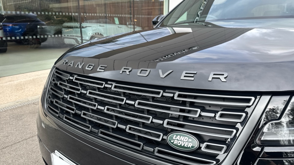 Land Rover Range Rover Velar 2.0 P400e Dynamic SE 5dr Auto Estate - Image 36
