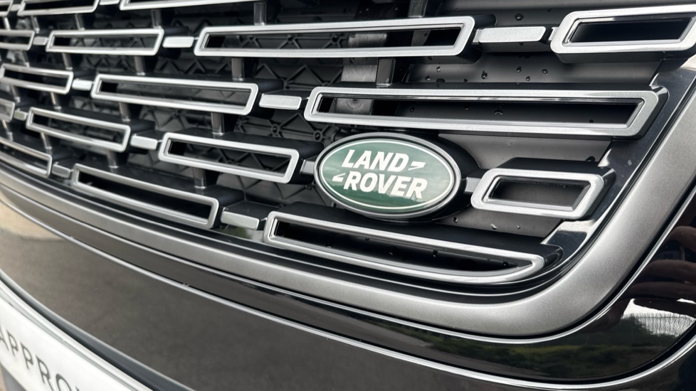 Land Rover Range Rover Velar 2.0 P400e Dynamic SE 5dr Auto Estate - Image 37