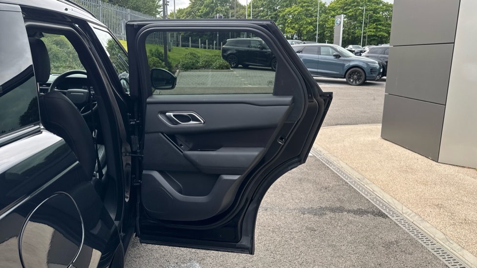 Land Rover Range Rover Velar 2.0 P400e Dynamic SE 5dr Auto Estate - Image 41