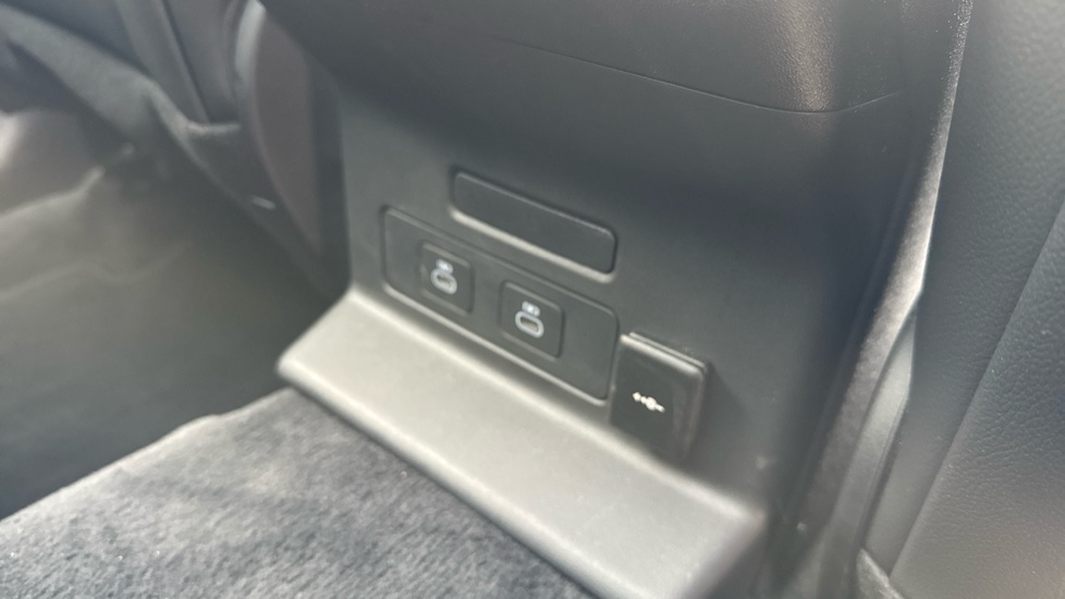 Land Rover Range Rover Velar 2.0 P400e Dynamic SE 5dr Auto Estate - Image 43