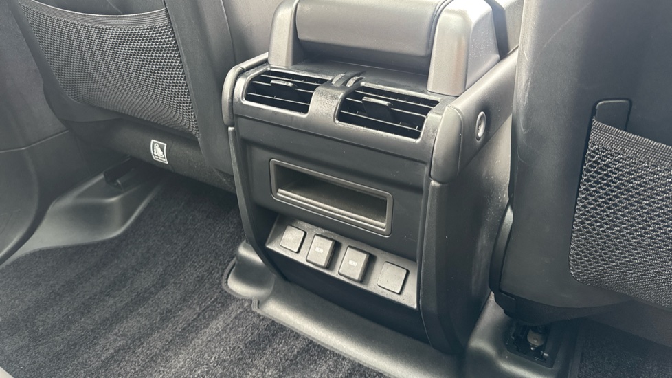Land Rover Defender 3.0 D250 HSE 110 5dr Auto Diesel Estate - Image 18