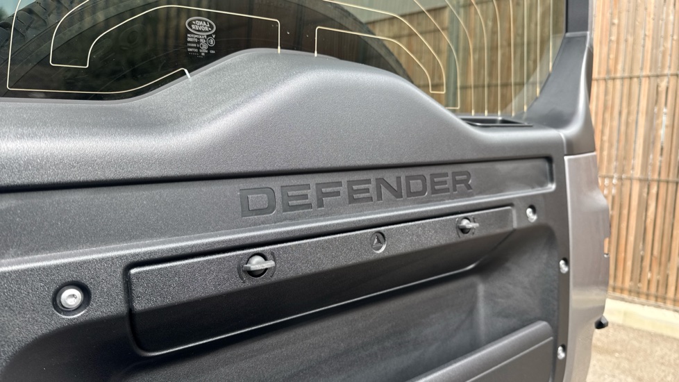 Land Rover Defender 3.0 D250 HSE 110 5dr Auto Diesel Estate - Image 29