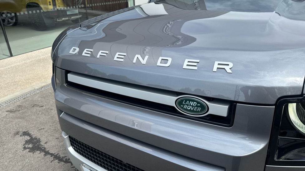 Land Rover Defender 3.0 D250 HSE 110 5dr Auto Diesel Estate - Image 34