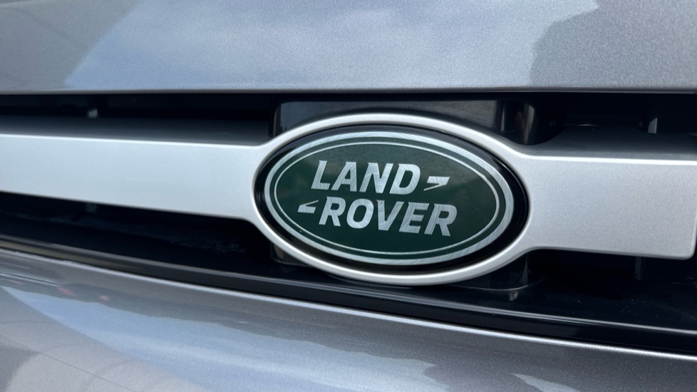 Land Rover Defender 3.0 D250 HSE 110 5dr Auto Diesel Estate - Image 36