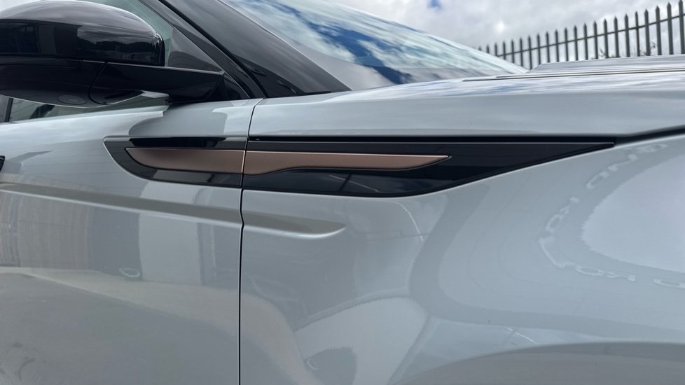 Land Rover Range Rover Evoque 2.0 D200 Dynamic HSE 5dr Auto Diesel Hatchback - Image 20