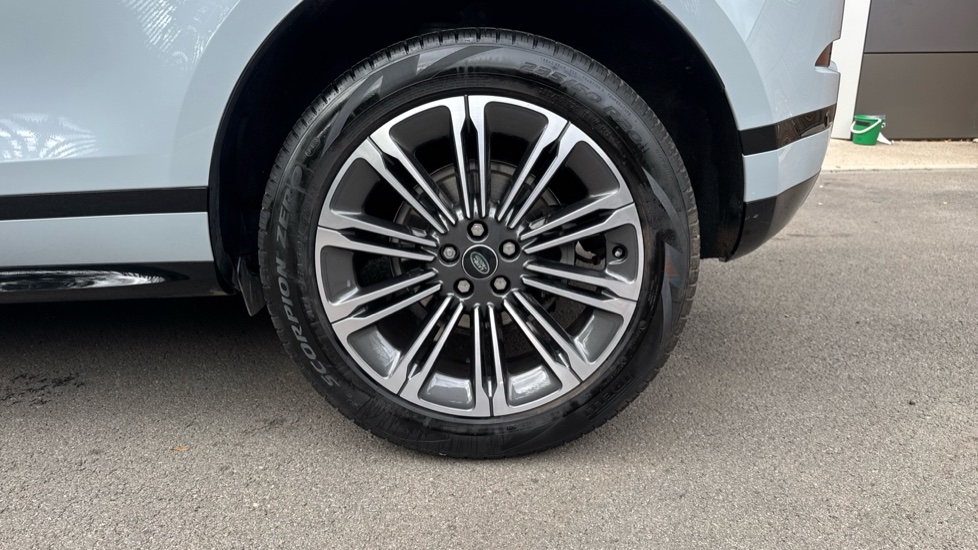 Land Rover Range Rover Evoque 2.0 D200 Dynamic HSE 5dr Auto Diesel Hatchback - Image 29