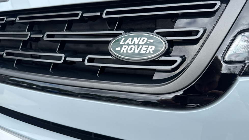 Land Rover Range Rover Evoque 2.0 D200 Dynamic HSE 5dr Auto Diesel Hatchback - Image 33