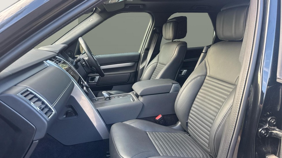 Land Rover Discovery 3.0 D350 Dynamic HSE 5dr Auto Diesel Station Wagon - Image 3