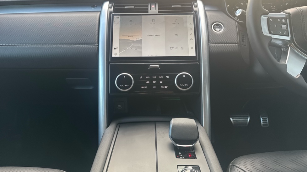 Land Rover Discovery 3.0 D350 Dynamic HSE 5dr Auto Diesel Station Wagon - Image 14