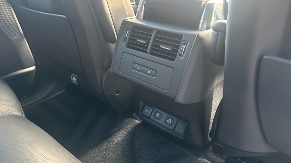 Land Rover Discovery 3.0 D350 Dynamic HSE 5dr Auto Diesel Station Wagon - Image 18