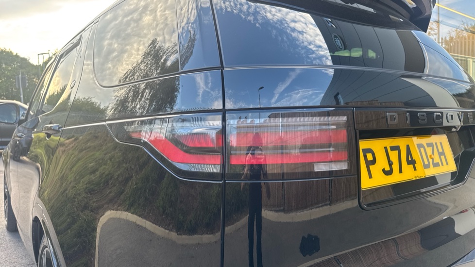 Land Rover Discovery 3.0 D350 Dynamic HSE 5dr Auto Diesel Station Wagon - Image 19