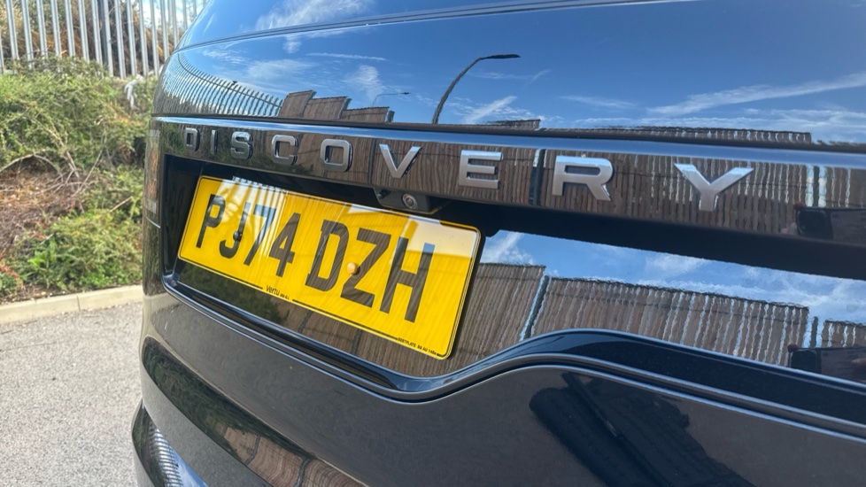 Land Rover Discovery 3.0 D350 Dynamic HSE 5dr Auto Diesel Station Wagon - Image 24