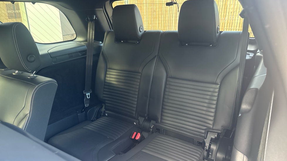 Land Rover Discovery 3.0 D350 Dynamic HSE 5dr Auto Diesel Station Wagon - Image 36