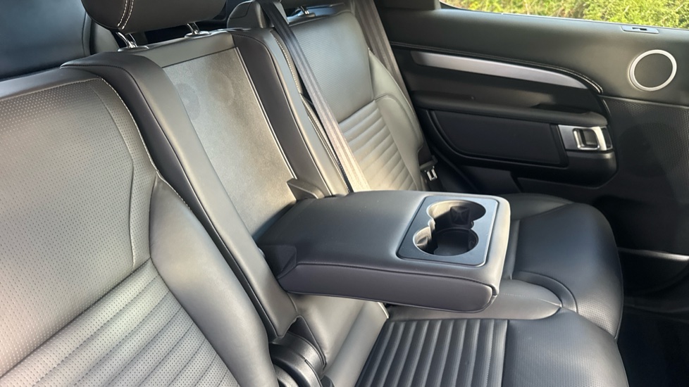 Land Rover Discovery 3.0 D350 Dynamic HSE 5dr Auto Diesel Station Wagon - Image 38