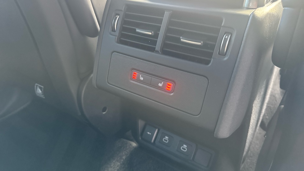 Land Rover Discovery 3.0 D350 Dynamic HSE 5dr Auto Diesel Station Wagon - Image 39