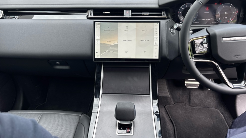 Land Rover Range Rover Velar 2.0 D200 MHEV Dynamic SE 5dr Auto Diesel Estate - Image 14