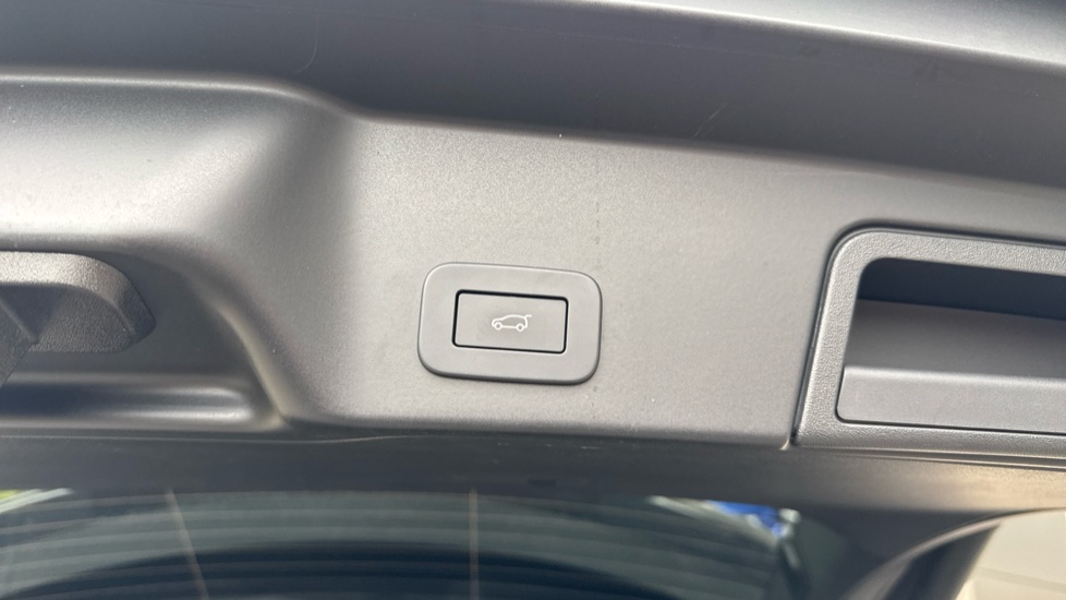 Land Rover Range Rover Evoque 1.5 P270e Autobiography 5dr Auto Hatchback - Image 28