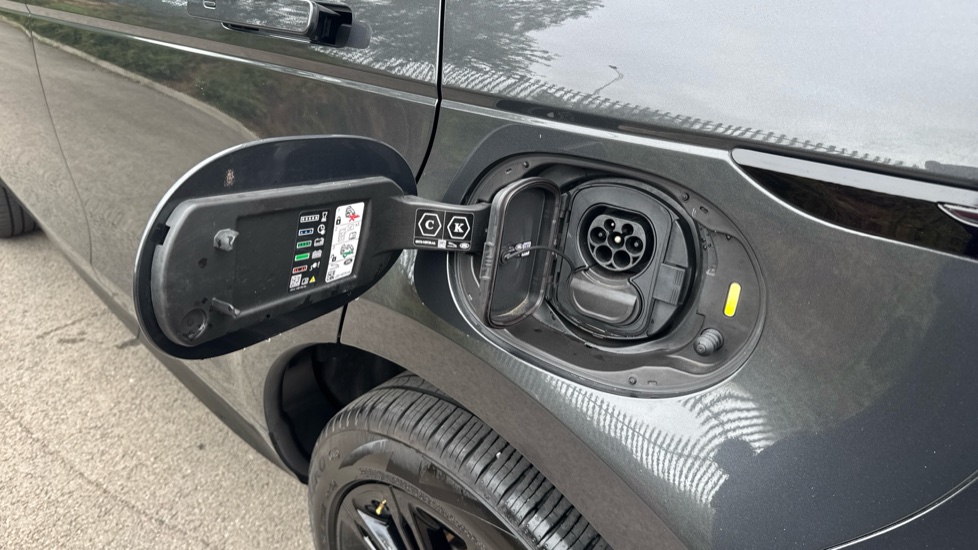 Land Rover Range Rover Evoque 1.5 P270e Autobiography 5dr Auto Hatchback - Image 30