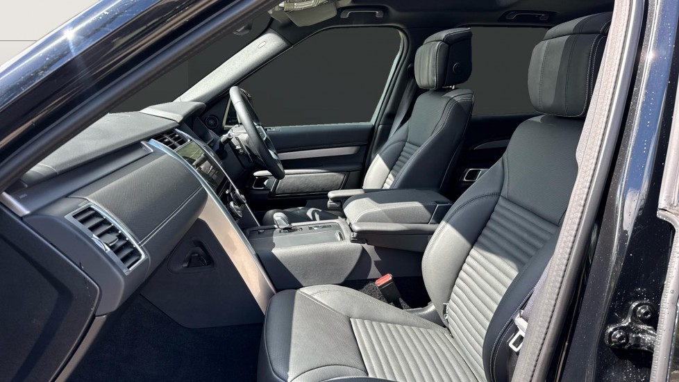 Land Rover Discovery 3.0 D350 Dynamic HSE 5dr Auto Diesel Station Wagon - Image 3