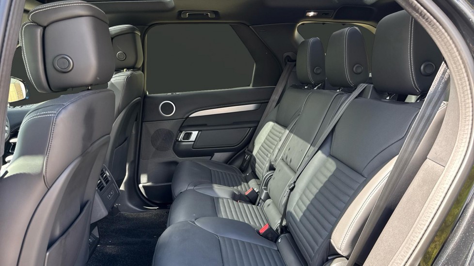 Land Rover Discovery 3.0 D350 Dynamic HSE 5dr Auto Diesel Station Wagon - Image 4