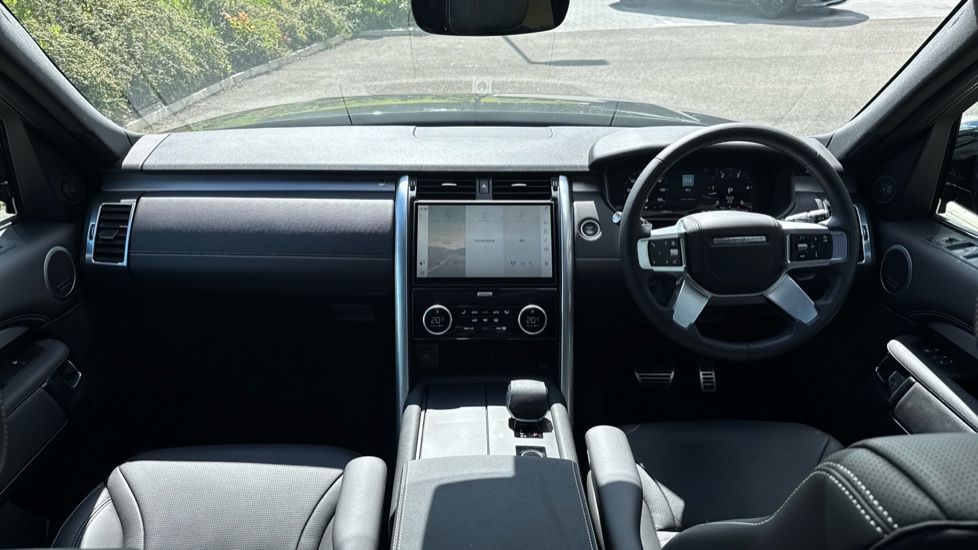 Land Rover Discovery 3.0 D350 Dynamic HSE 5dr Auto Diesel Station Wagon - Image 9