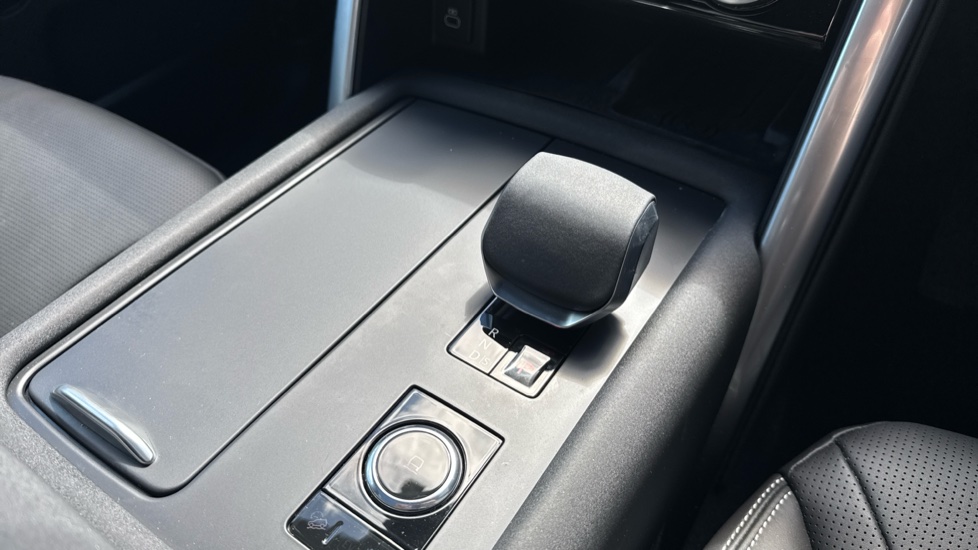 Land Rover Discovery 3.0 D350 Dynamic HSE 5dr Auto Diesel Station Wagon - Image 13