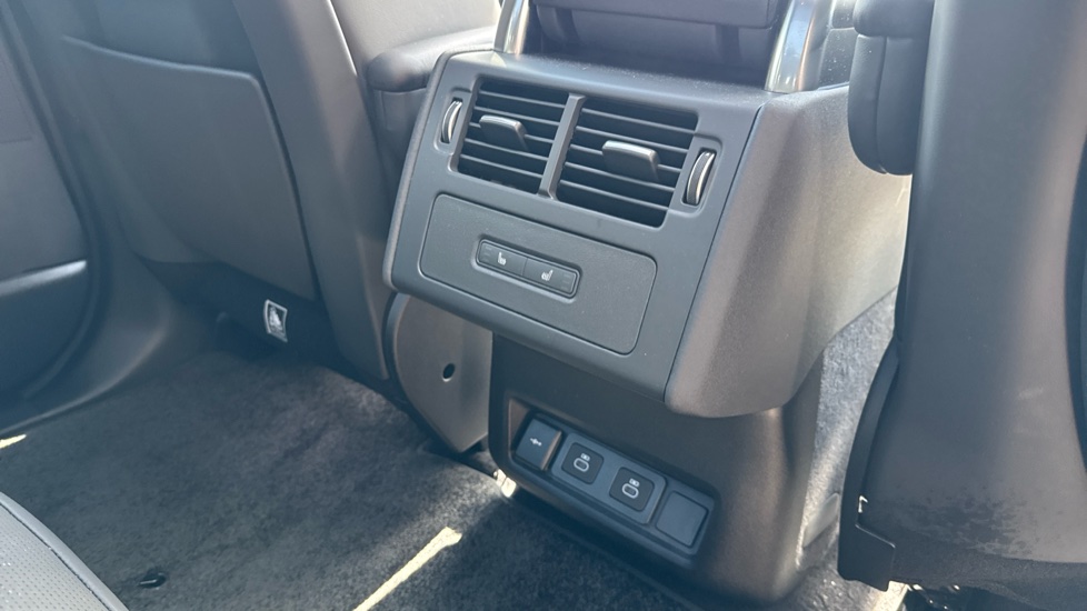 Land Rover Discovery 3.0 D350 Dynamic HSE 5dr Auto Diesel Station Wagon - Image 18
