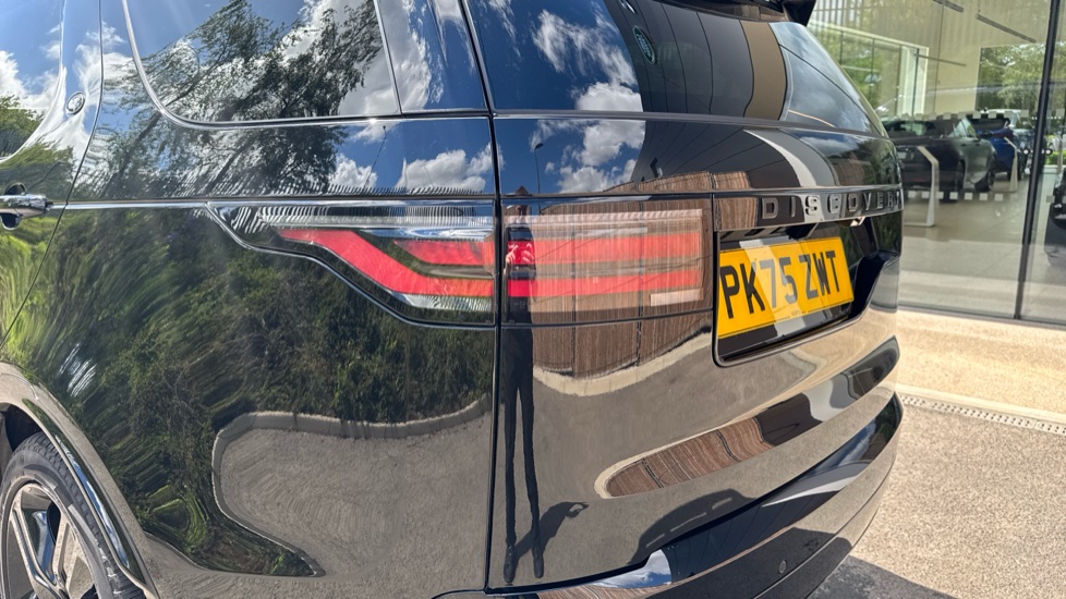 Land Rover Discovery 3.0 D350 Dynamic HSE 5dr Auto Diesel Station Wagon - Image 19