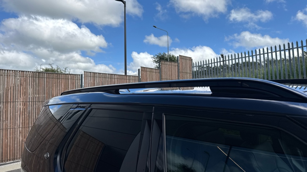 Land Rover Discovery 3.0 D350 Dynamic HSE 5dr Auto Diesel Station Wagon - Image 22