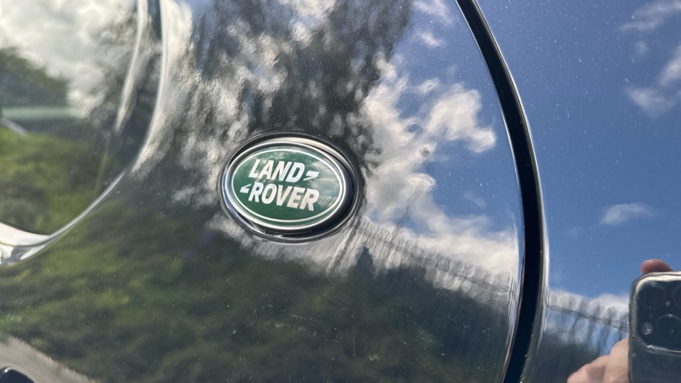 Land Rover Discovery 3.0 D350 Dynamic HSE 5dr Auto Diesel Station Wagon - Image 32