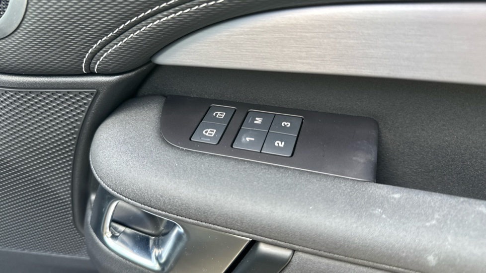 Land Rover Discovery 3.0 D350 Dynamic HSE 5dr Auto Diesel Station Wagon - Image 49