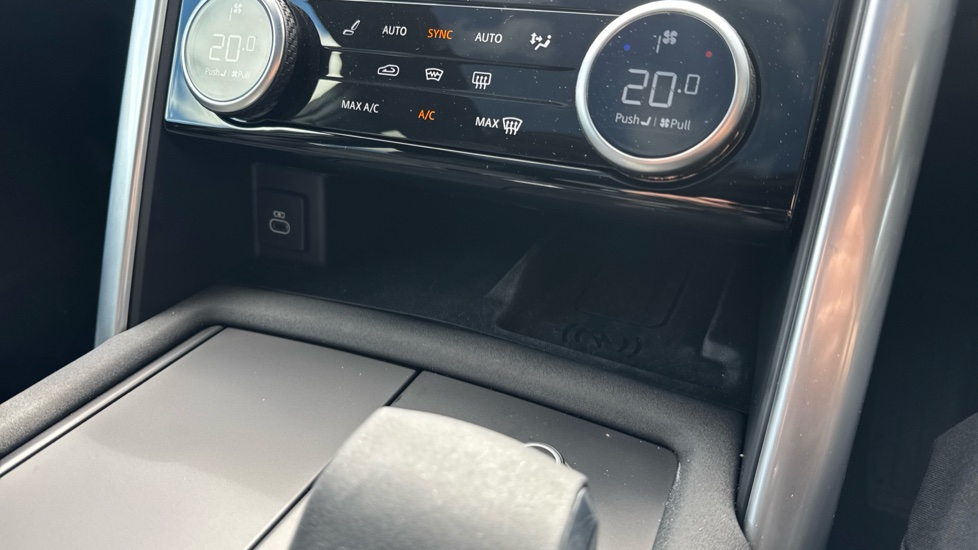 Land Rover Discovery 3.0 D350 Dynamic HSE 5dr Auto Diesel Station Wagon - Image 59