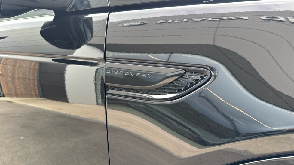 Land Rover Discovery Sport 1.5 P270e Metropolitan 5dr Auto [5 Seat] Station Wagon - Image 20
