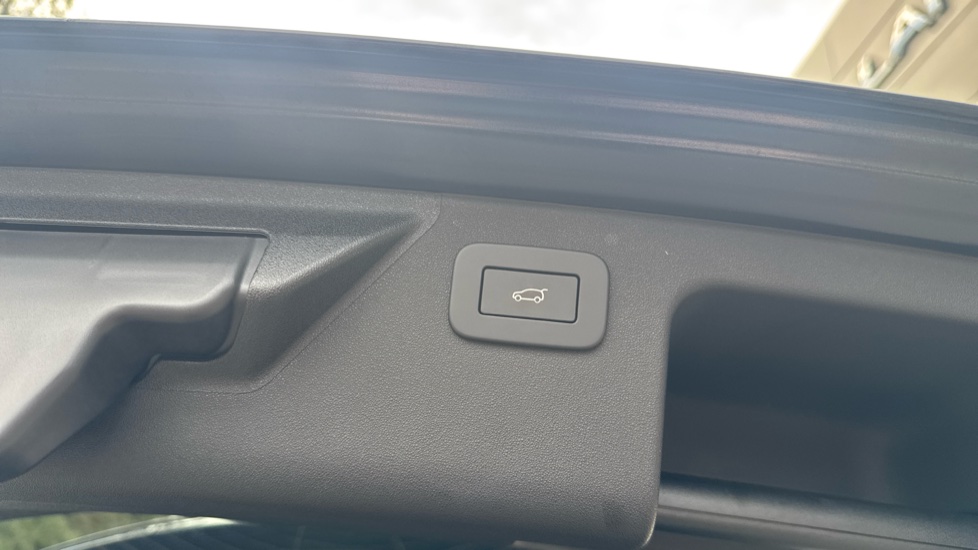 Land Rover Discovery Sport 1.5 P270e Metropolitan 5dr Auto [5 Seat] Station Wagon - Image 28
