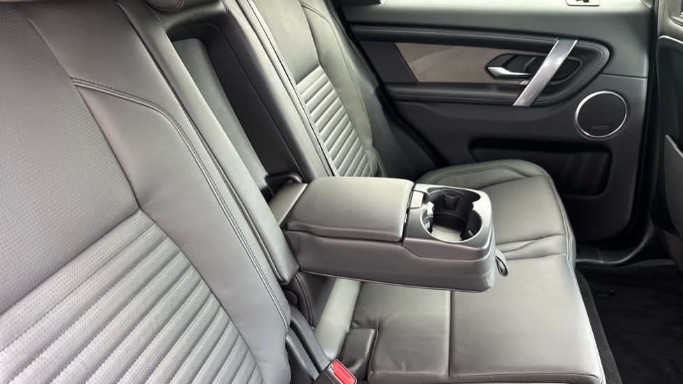 Land Rover Discovery Sport 1.5 P270e Metropolitan 5dr Auto [5 Seat] Station Wagon - Image 43