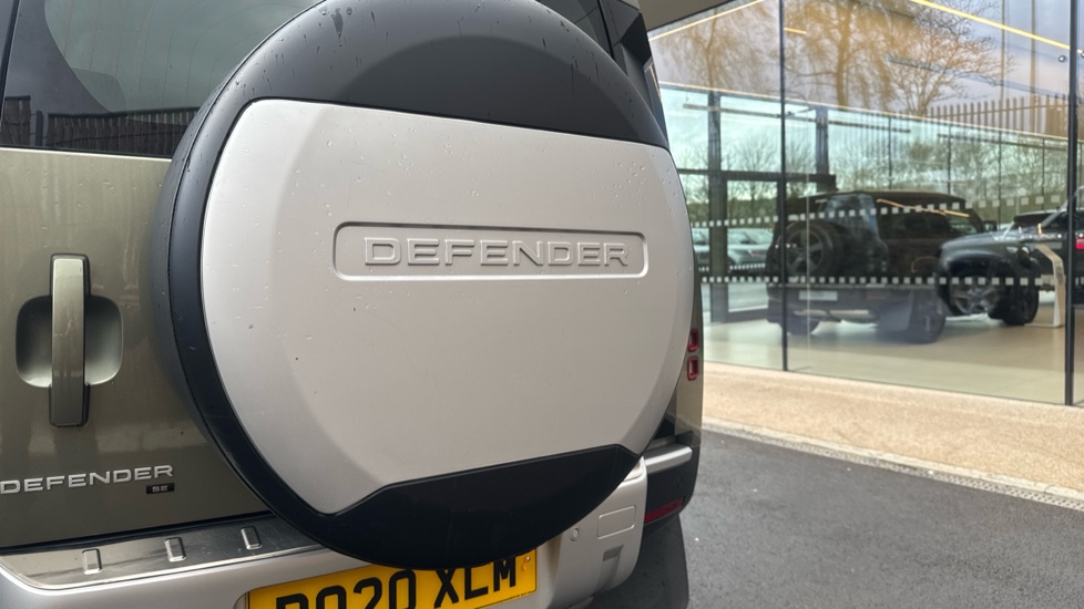 Land Rover Defender 2.0 D200 SE 110 5dr Auto Diesel Estate - Image 25