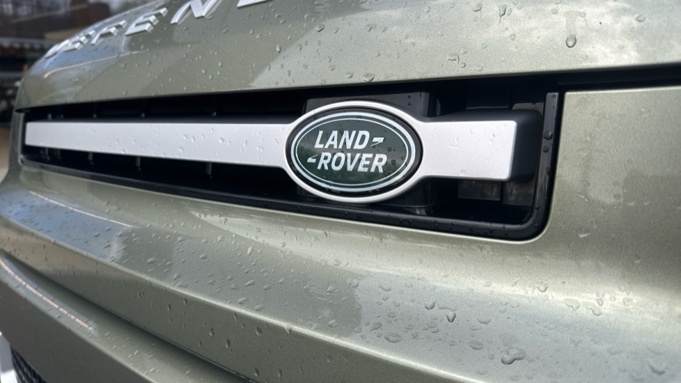 Land Rover Defender 2.0 D200 SE 110 5dr Auto Diesel Estate - Image 37