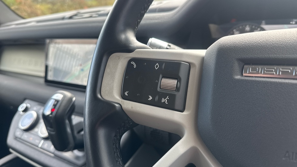 Land Rover Defender 2.0 D200 SE 110 5dr Auto Diesel Estate - Image 47