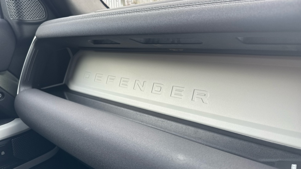 Land Rover Defender 2.0 D200 SE 110 5dr Auto Diesel Estate - Image 55