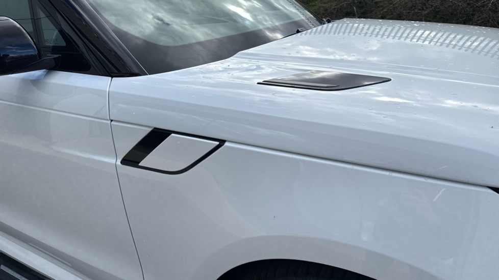 Land Rover Range Rover Sport 4.4 P635 V8 SV 5dr Auto Petrol Estate - Image 20