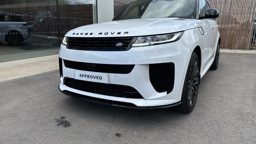 Land Rover Range Rover Sport 4.4 P635 V8 SV 5dr Auto Petrol Estate - Image 34