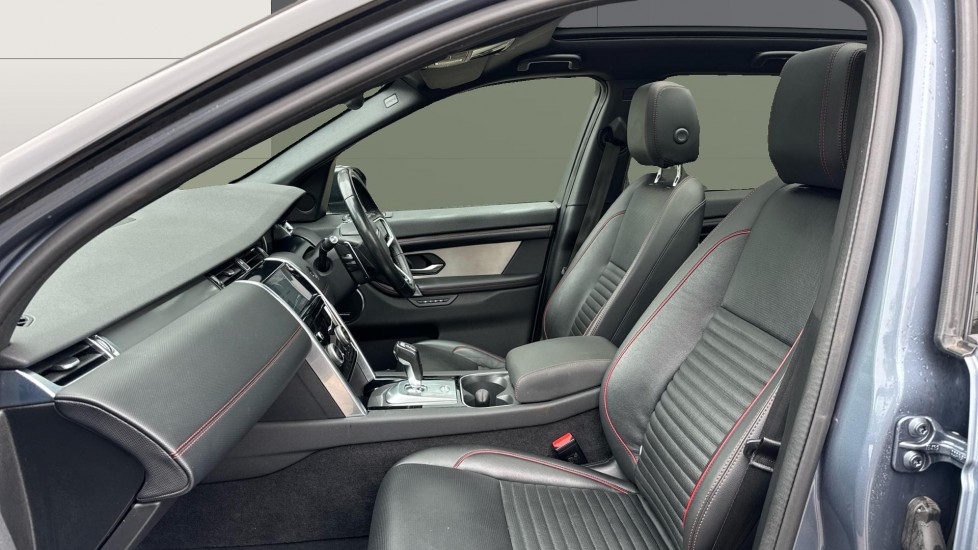 Land Rover Discovery Sport 1.5 P300e R-Dynamic SE 5dr Auto [5 Seat] Station Wagon - Image 3
