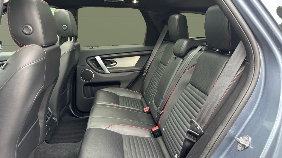 Land Rover Discovery Sport 1.5 P300e R-Dynamic SE 5dr Auto [5 Seat] Station Wagon - Image 4