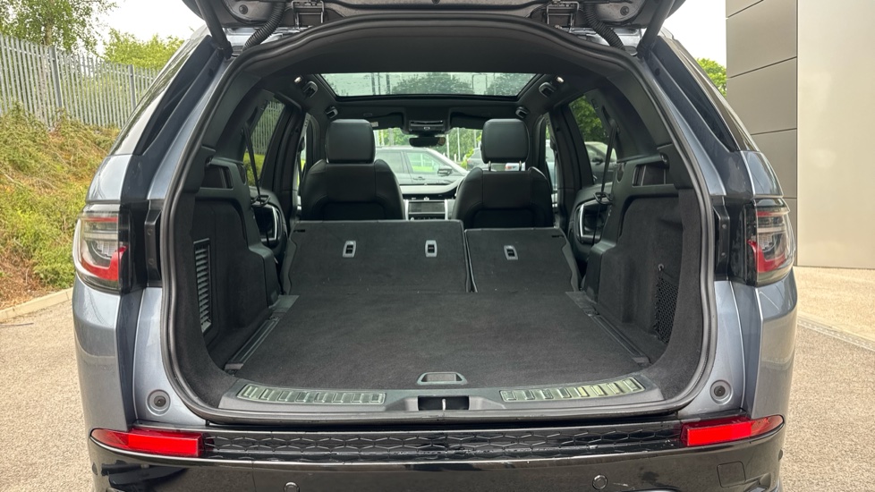 Land Rover Discovery Sport 1.5 P300e R-Dynamic SE 5dr Auto [5 Seat] Station Wagon - Image 10