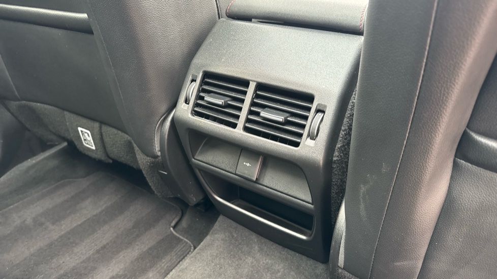 Land Rover Discovery Sport 1.5 P300e R-Dynamic SE 5dr Auto [5 Seat] Station Wagon - Image 18