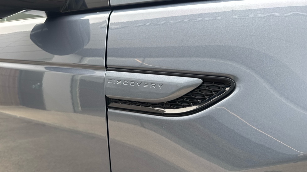 Land Rover Discovery Sport 1.5 P300e R-Dynamic SE 5dr Auto [5 Seat] Station Wagon - Image 20